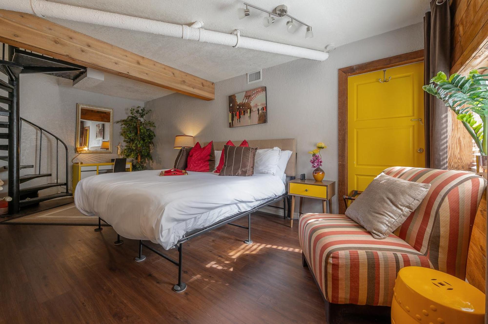 Hidden Couples Loft Retreat In Heights Foodie District Тампа Экстерьер фото