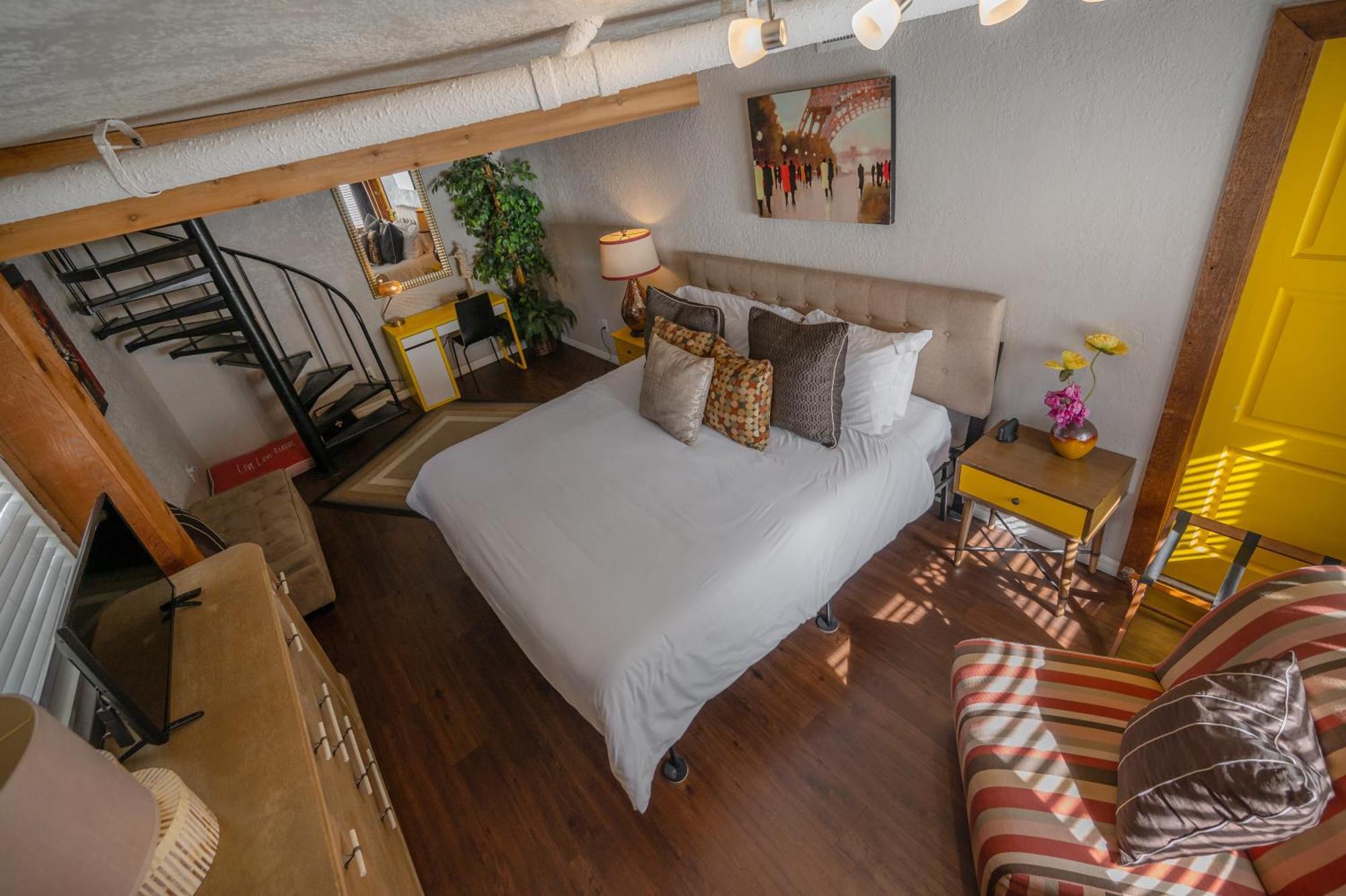 Hidden Couples Loft Retreat In Heights Foodie District Тампа Экстерьер фото